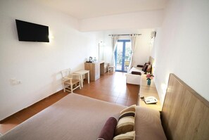1 chambre, coffres-forts dans les chambres, fer et planche Ă repasser