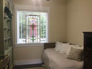 2 bedrooms, iron/ironing board, WiFi, bed sheets - Coastal Retreat Across From Puget Sound Sleeps 2-4. High Speed Internet. (Hansville)