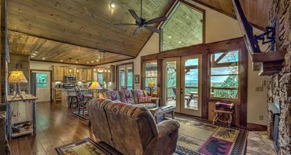 Incredible mountain view - amazing property -hot tub -game room - great location