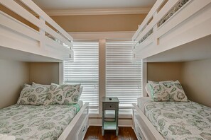 4 bedrooms, free WiFi, bed sheets