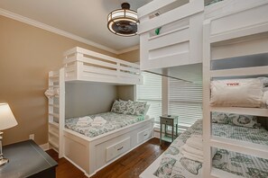 4 bedrooms, free WiFi, bed sheets