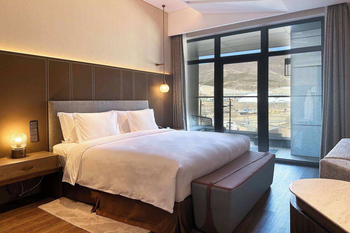 Quarto júnior, 1 cama King | 1 quarto, frigobar, cofres nos quartos, escrivaninha