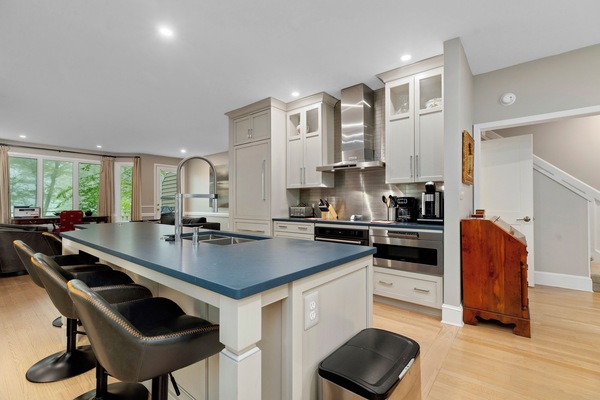 Frigorífic, microones, forn i placa de cuina