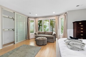 3 habitaciones, escritorio, tabla de planchar con plancha y wifi gratis 