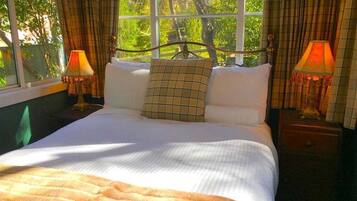 3 bedrooms, iron/ironing board, travel cot, WiFi