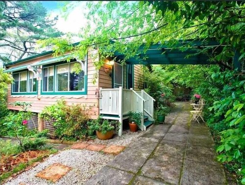 Cherry Tree Cottage | Old-World Cottage, 3 Bedroom, A/C, Fireplace, Bath, Garden