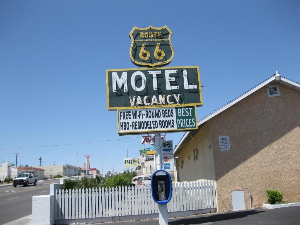 A motel sign advertising free Wi-Fi, round beds, and remodeled rooms.
