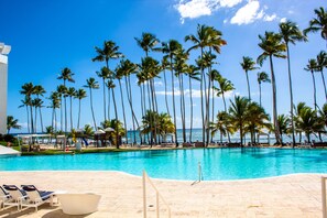 2 piscinas al aire libre