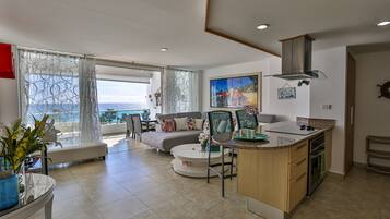 2 bedrooms, individually decorated, individually furnished, desk