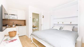 1 slaapkamer, een strijkplank/strijkijzer, gratis wifi, beddengoed