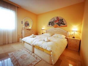 1 makuuhuone, silitysrauta/-lauta, internet, vuodevaatteet