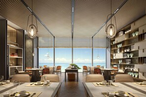 3 restaurantes, se sirven desayunos, comidas y cocina internacional