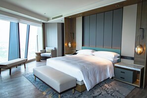 Executive Suite, 1 King Bed | 1 bedroom, premium bedding, memory foam beds, minibar