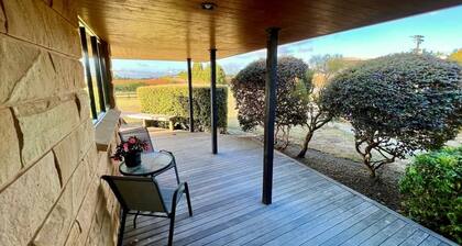 Family Friendly 3 Bedroom Farmhouse with Spa Pool