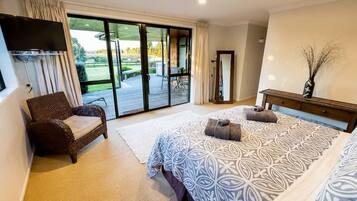 3 bedrooms, iron/ironing board, travel crib, free WiFi