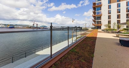 Gillingham's Best.Great Discount 4 long Term Stay.River View.Netflix & Parking.