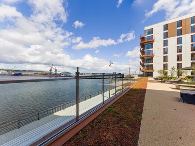 Gillingham's Best.Great Discount 4 long Term Stay.River View.Netflix & Parking.