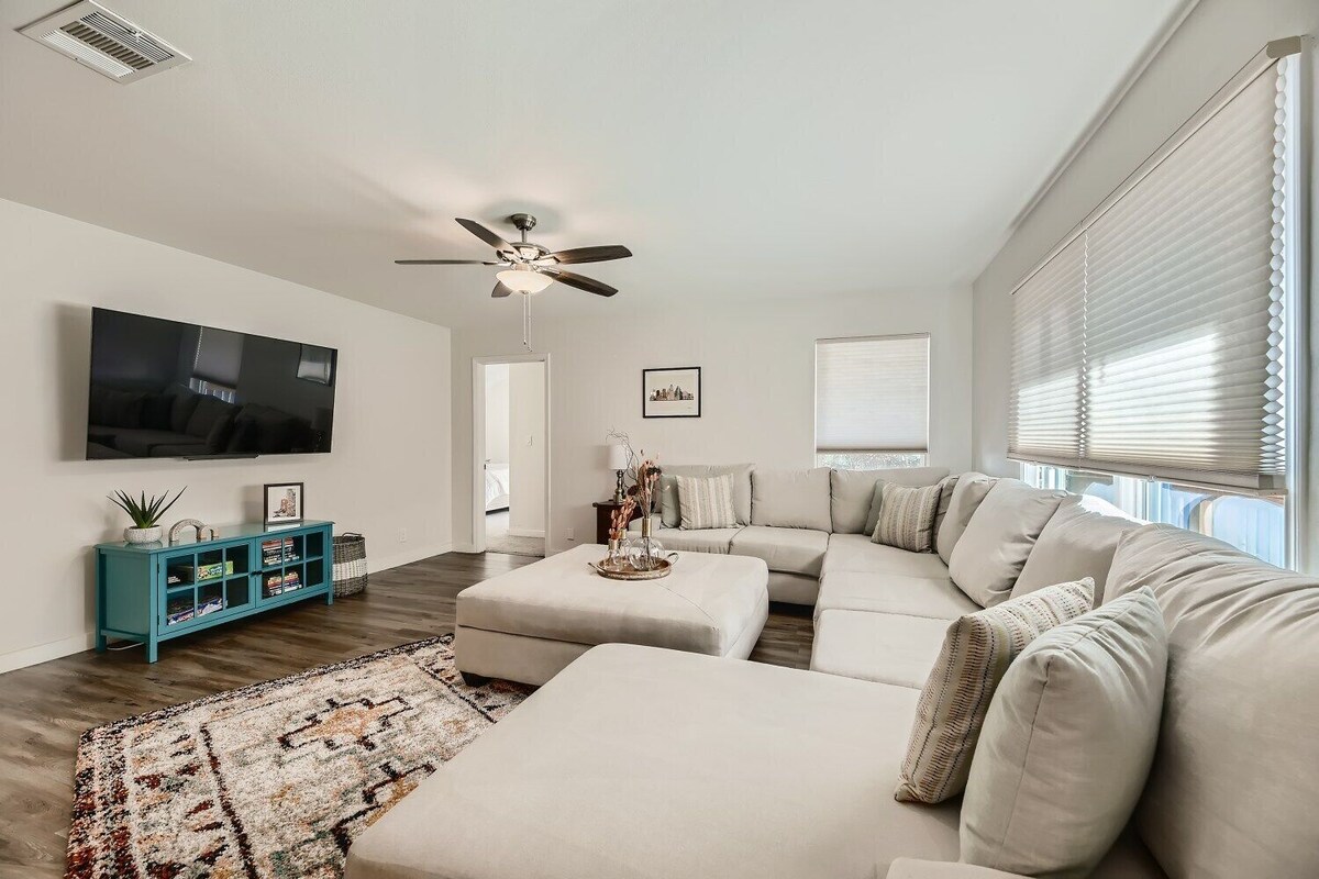 Photo 9 of Stunning 4 bedroom private house with POOL!