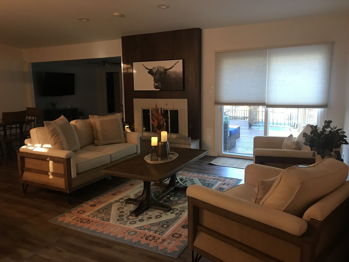 Photo 16 of Stunning 4 bedroom private house with POOL!