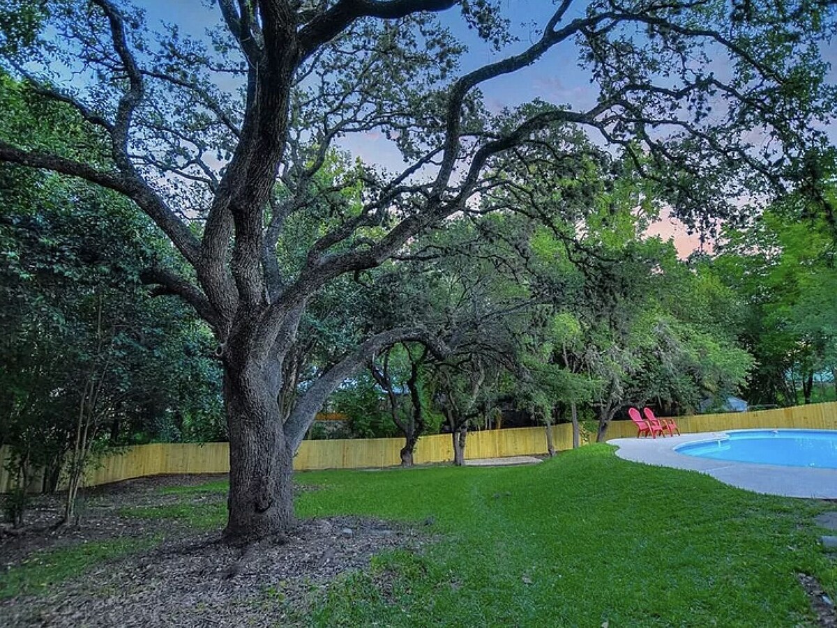 Photo 8 of Stunning 4 bedroom private house with POOL!