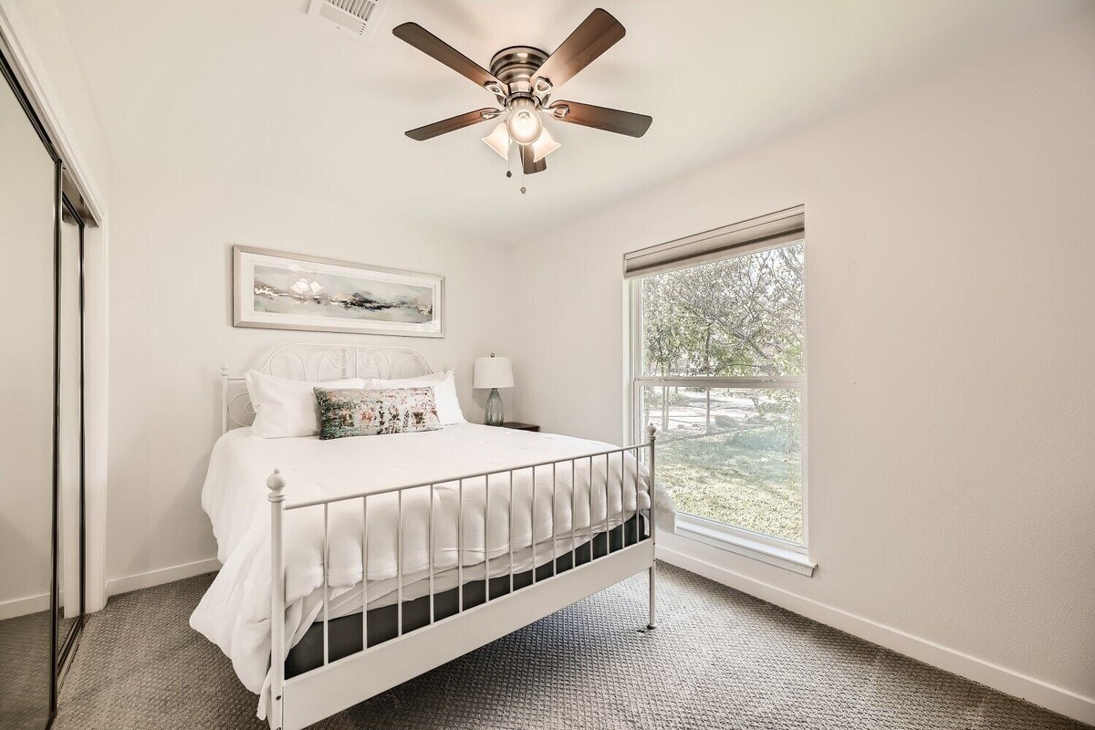 Photo 32 of Stunning 4 bedroom private house with POOL!