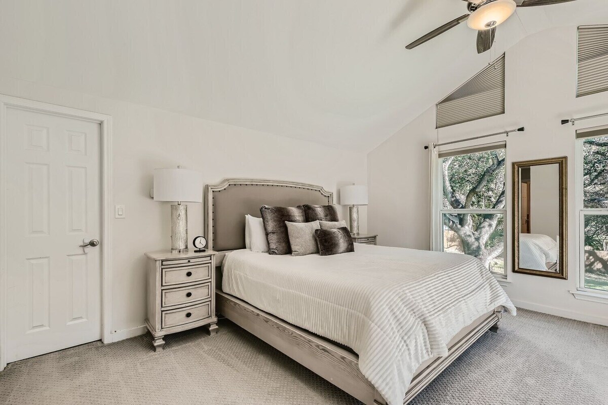 Photo 25 of Stunning 4 bedroom private house with POOL!