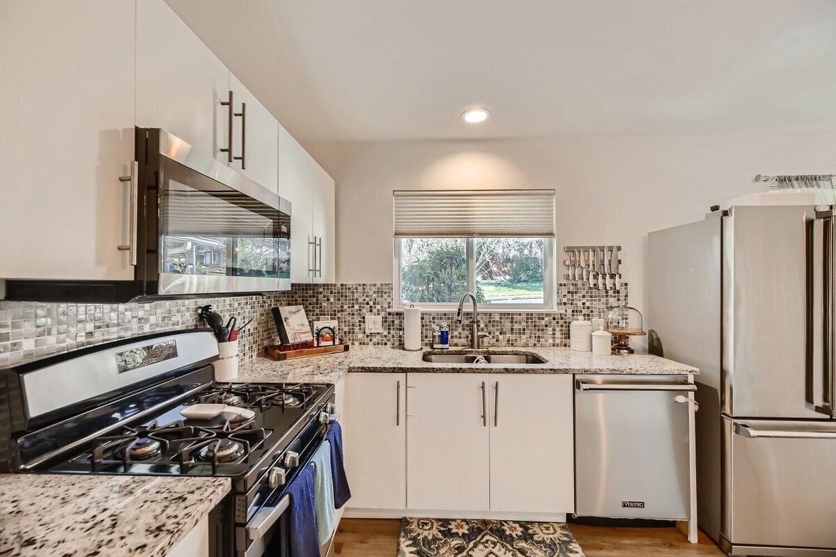 Photo 20 of Stunning 4 bedroom private house with POOL!