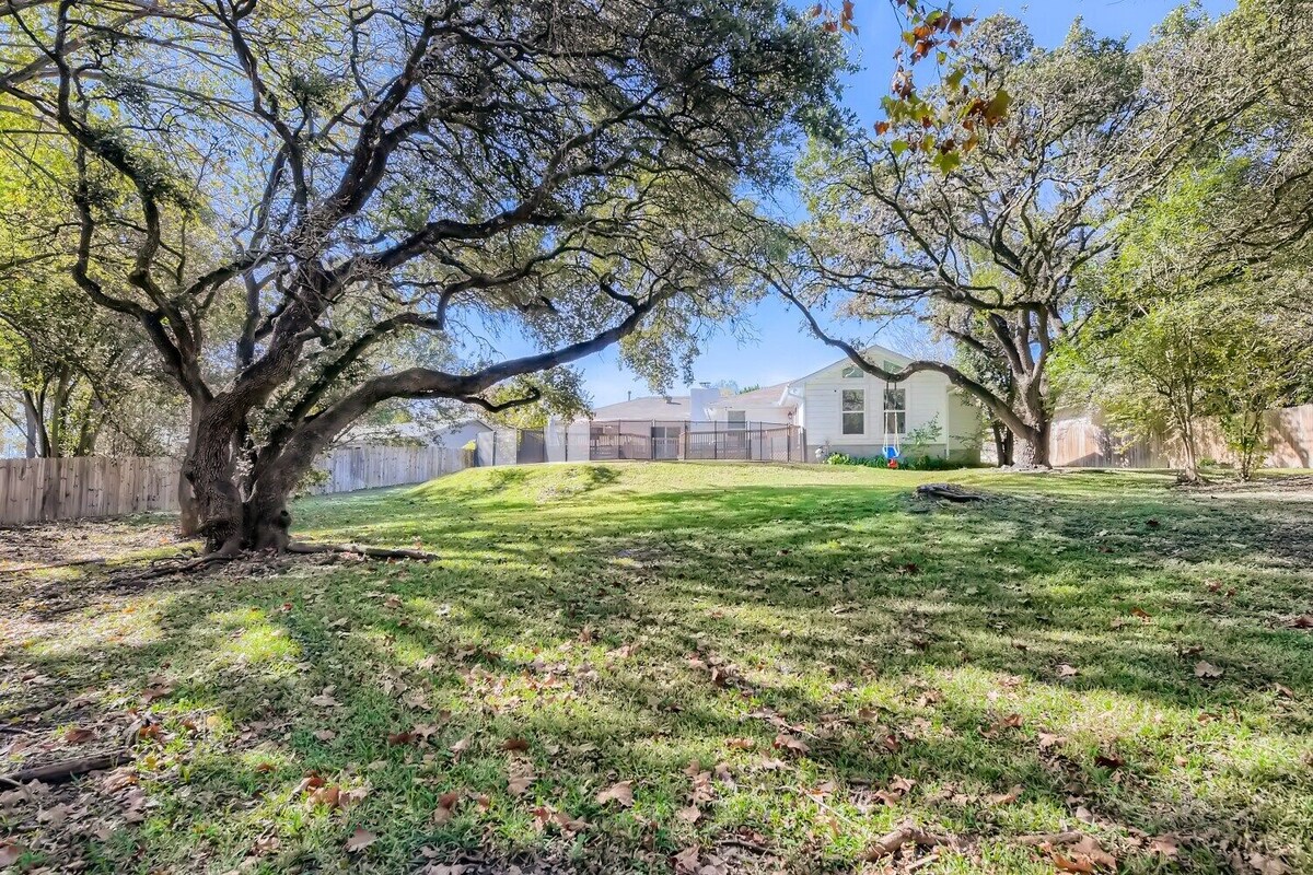 Photo 44 of Stunning 4 bedroom private house with POOL!