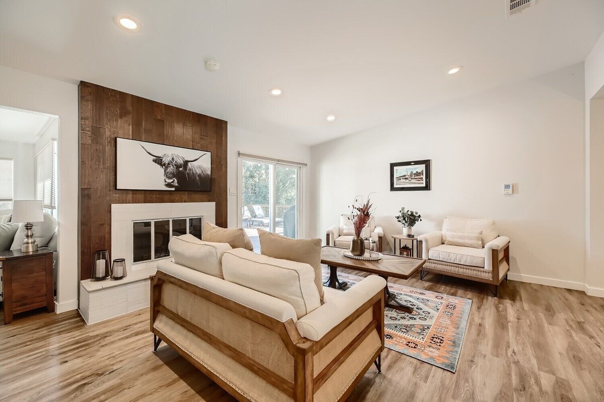 Photo 15 of Stunning 4 bedroom private house with POOL!