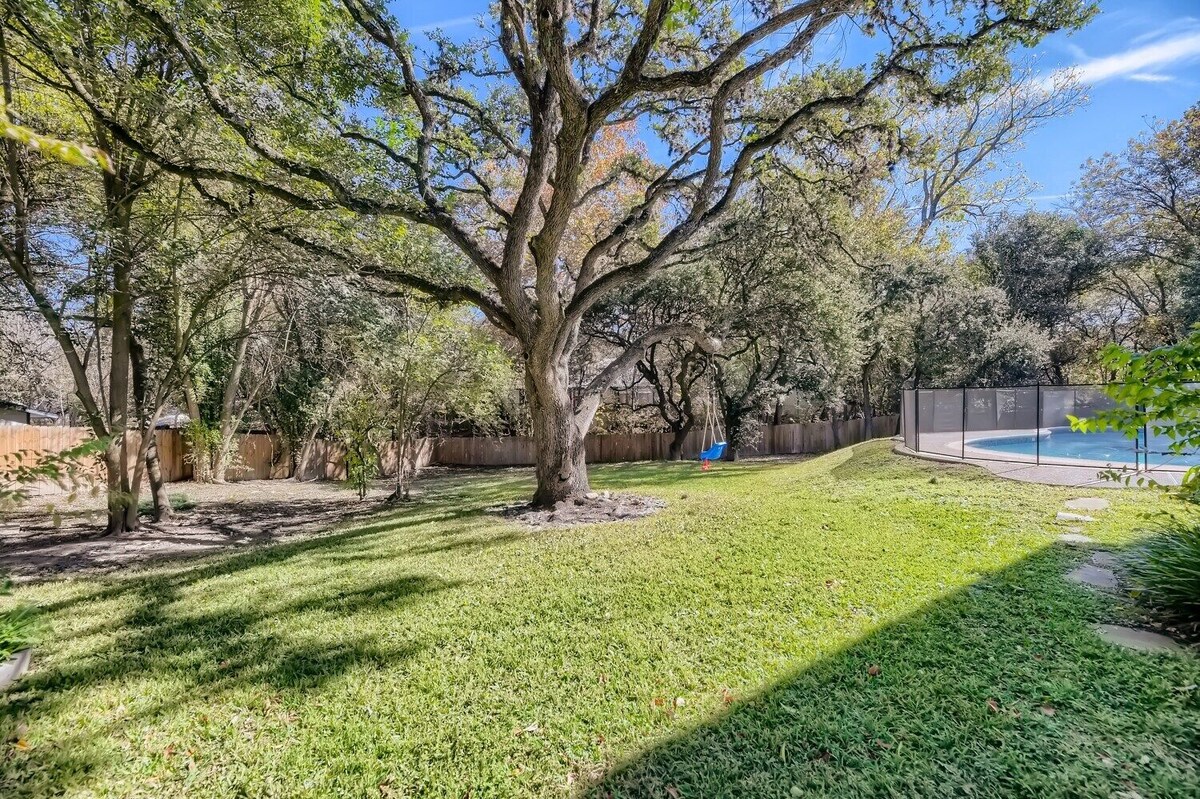 Photo 43 of Stunning 4 bedroom private house with POOL!