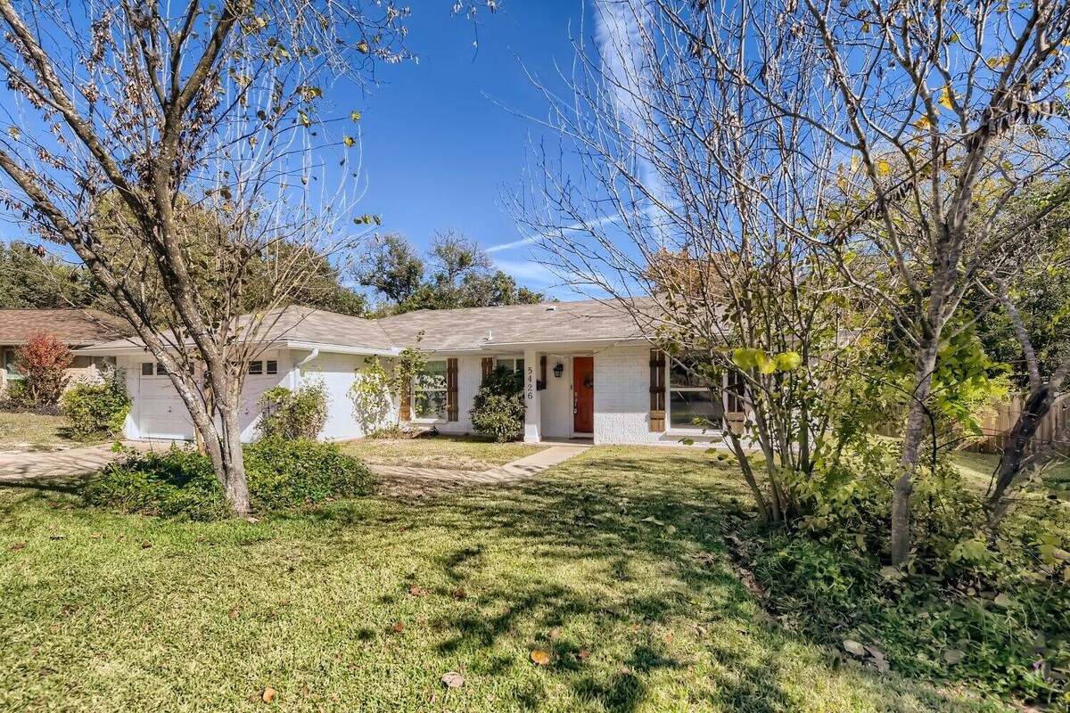 Photo 46 of Stunning 4 bedroom private house with POOL!