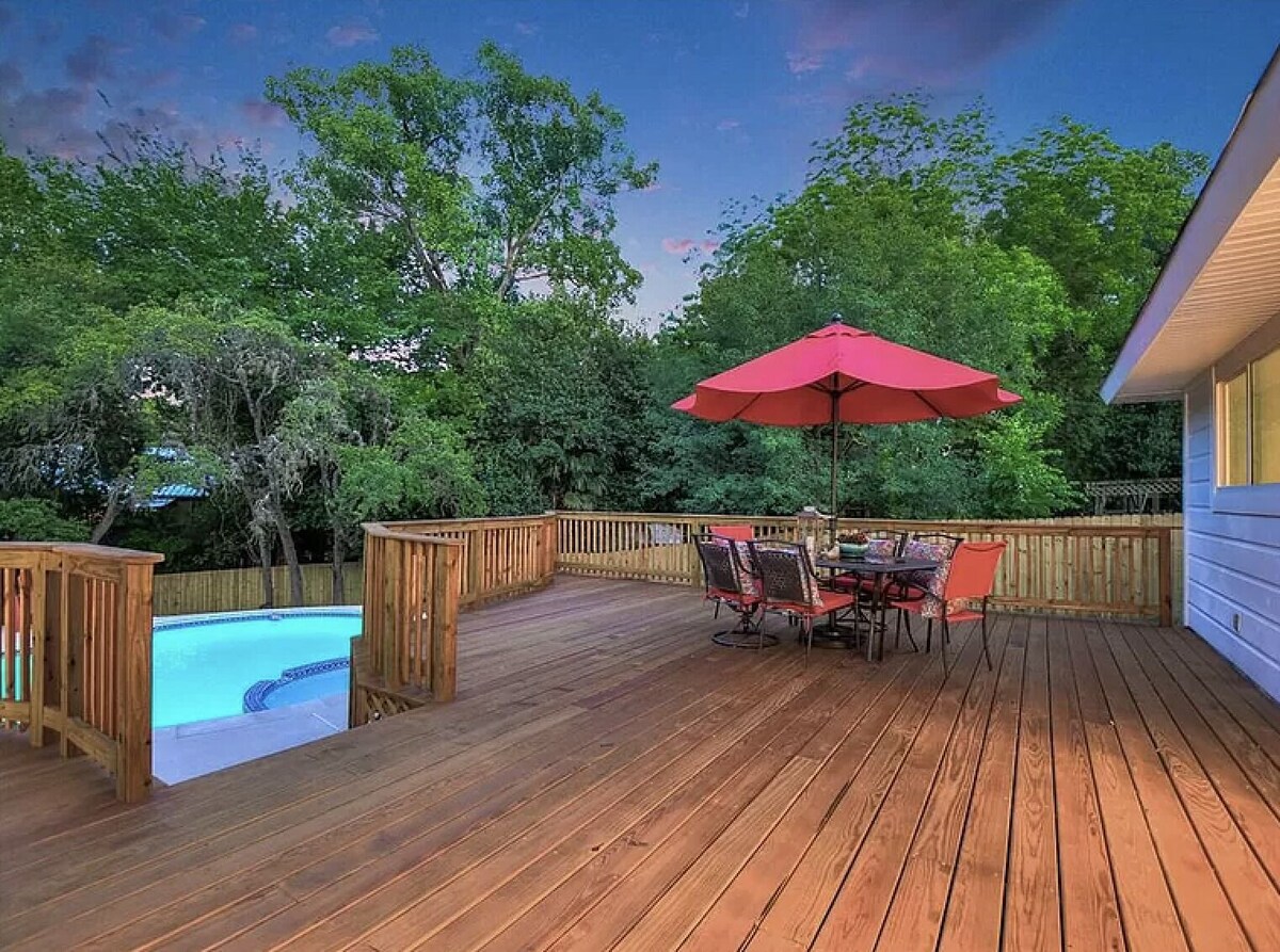 Photo 6 of Stunning 4 bedroom private house with POOL!