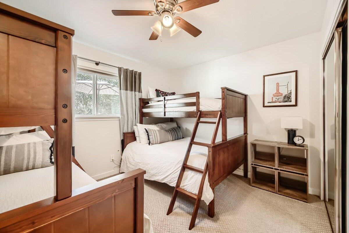 Photo 36 of Stunning 4 bedroom private house with POOL!