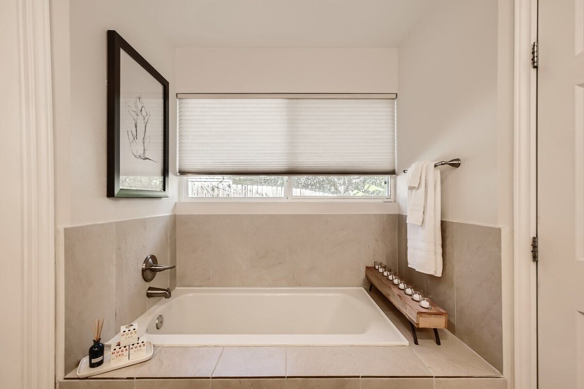 Photo 29 of Stunning 4 bedroom private house with POOL!