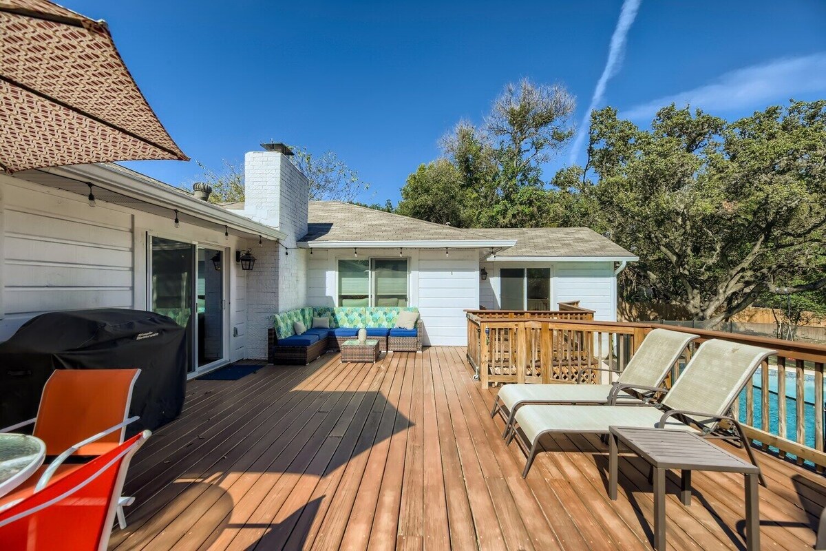 Photo 5 of Stunning 4 bedroom private house with POOL!