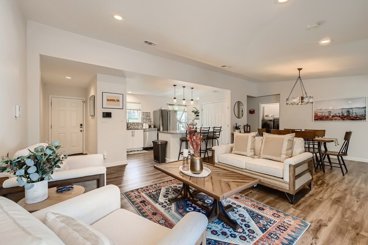 Photo 12 of Stunning 4 bedroom private house with POOL!