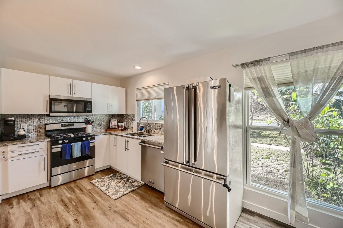 Photo 21 of Stunning 4 bedroom private house with POOL!