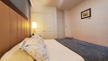 1 dormitorio, tabla de planchar con plancha, wifi gratis y ropa de cama