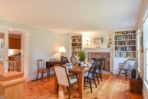 Dining - 1 Mile from Downtown Chatham Walk to Pier (Chatham)