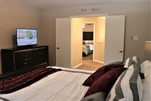 Room - Peaceful House near Downtown (Austin)