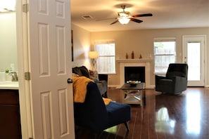 Living area - Peaceful House near Downtown (Austin)