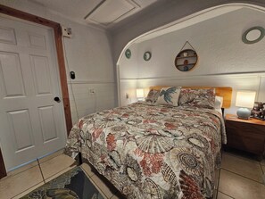 1 bedroom, desk, iron/ironing board, travel cot - In walking distance from Three Sister's Springs,<br>Hunters Springs, & Kings Bay (Crystal River)