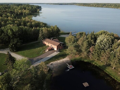 Need a summer getaway? Book NorthFork Lakehouse-the ultimate cottage destination