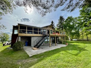 Exterior - Need a summer getaway? Book NorthFork Lakehouse-the ultimate cottage destination (Sebright)