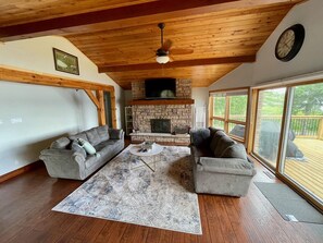 Smart TV, fireplace