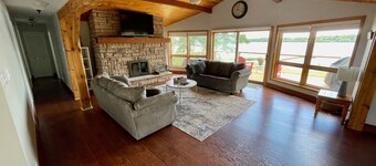 Need a summer getaway? Book NorthFork Lakehouse-the ultimate cottage destination