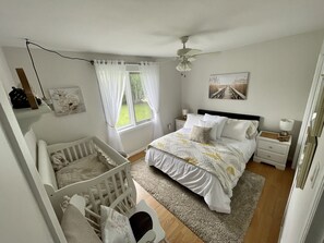 5 bedrooms, iron/ironing board, free WiFi, bed sheets - Need a summer getaway? Book NorthFork Lakehouse-the ultimate cottage destination (Sebright)