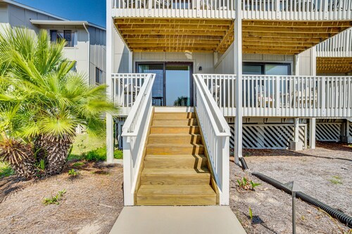 Harbor Island Condo with Deck - Steps to Beach!