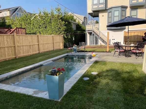 Outdoor pool, a heated pool