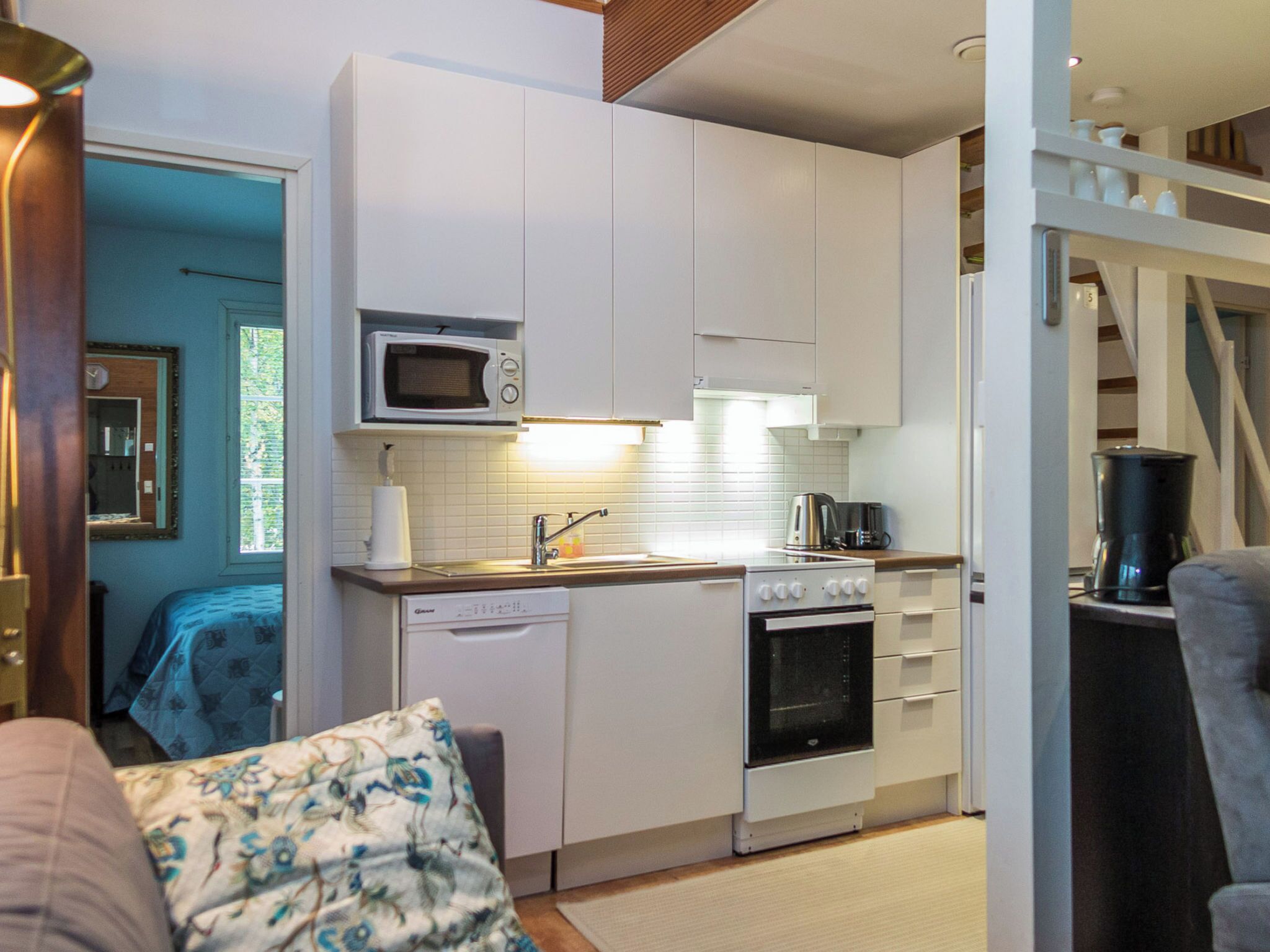 Fridge, microwave, dishwasher, cookware/dishes/utensils